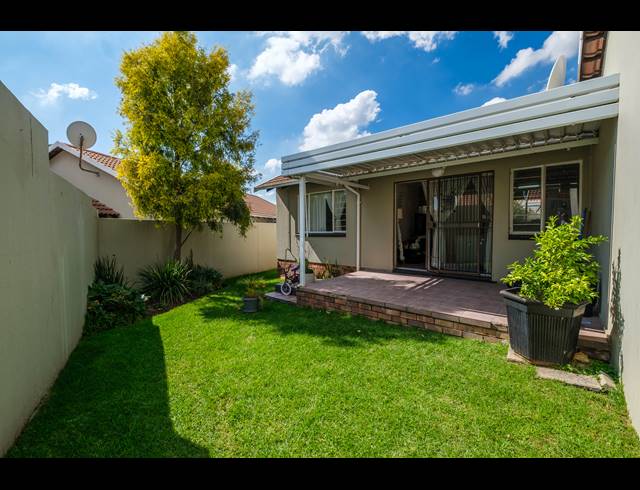 2 BEDROOM TOWNHOUSE FOR SALE IN SUNDOWNER